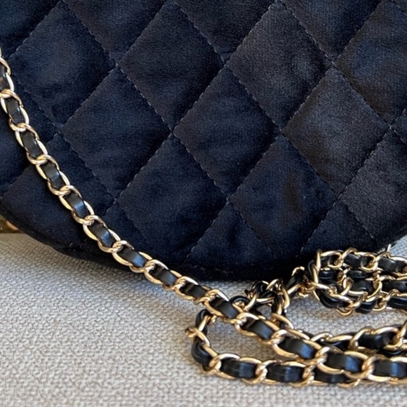 GWP Chanel Makeup Black Quilted Clutch with Gold Chain - Picture 7 of 12